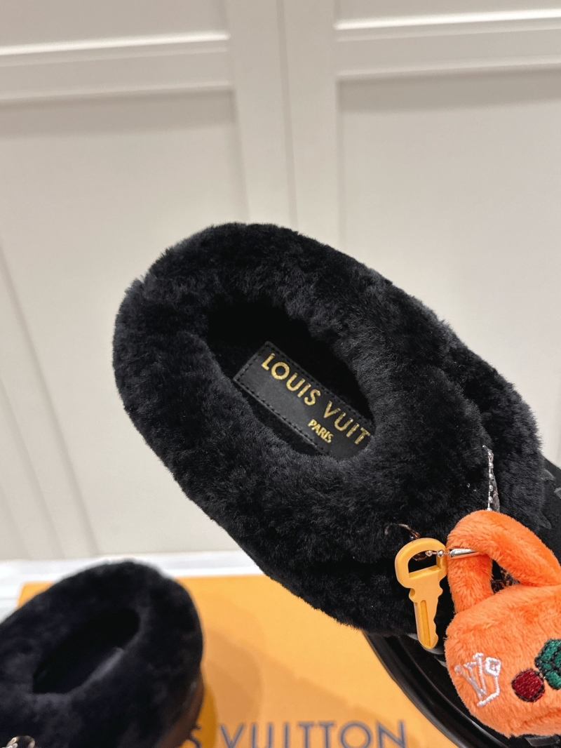 l0vis Vvtt0n slippers